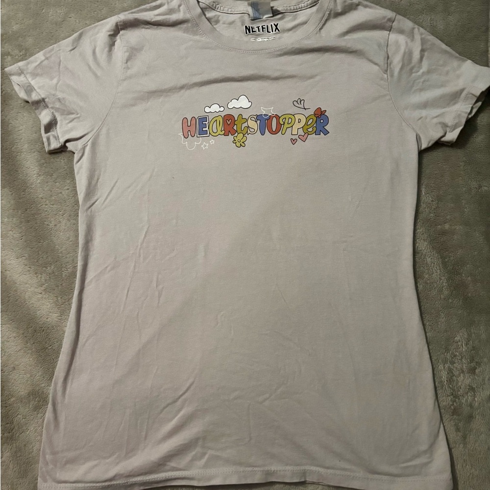 Women’s Heartstopper Medium Gray Tee